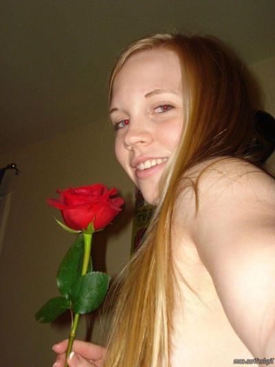 15P Pictures of teen Taylor True showing off her hot body