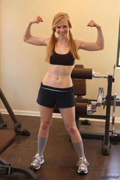 15P Photos de la jeune Taylor True en train de vous taquiner sexy.