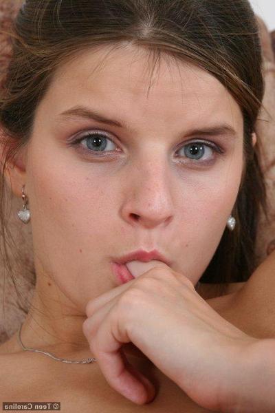 20P Pictures of Teen Carolina making her pussy ready for you