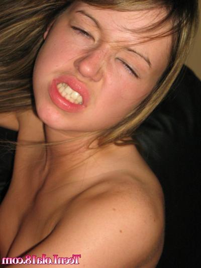 20P Fotos de la joven lola de 18 con dos pollas dentro de ella