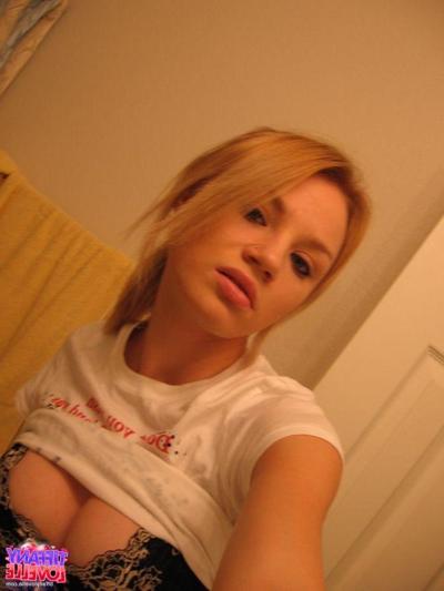 14P Pictures of Tiffany Lovelle taking sexy pics of herself