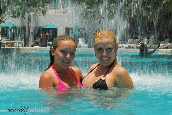 20P Pictures of Trisha Uptown showing off with her bikini friends
