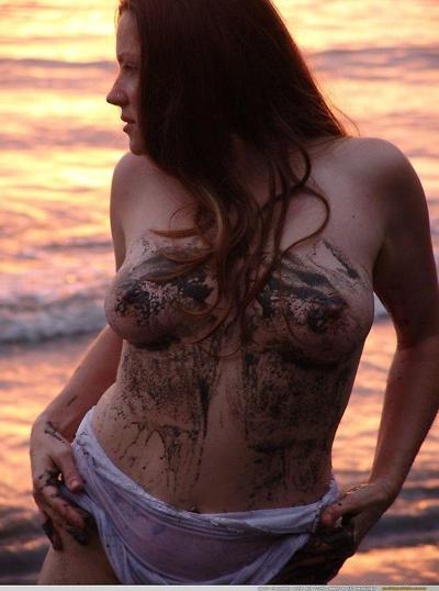 20P Pictures of teen girl Vicki Model getting wet on a beach