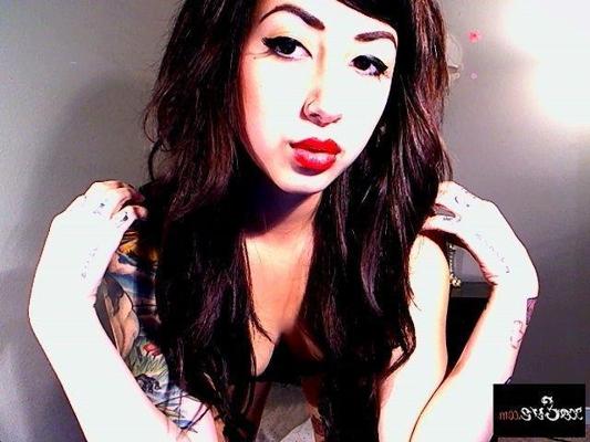 15P Pictures of teen chick Xo Eve showing her hot body