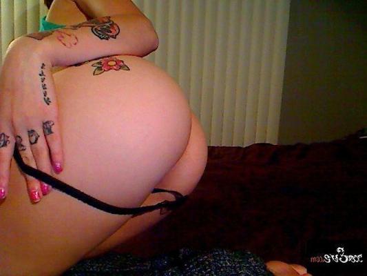 15P Pictures of Xo Eve showing you her perky titties