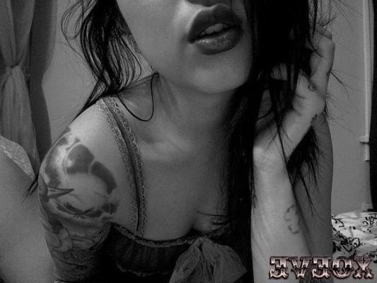 12P Pictures of Xo Eve showing off in black and white