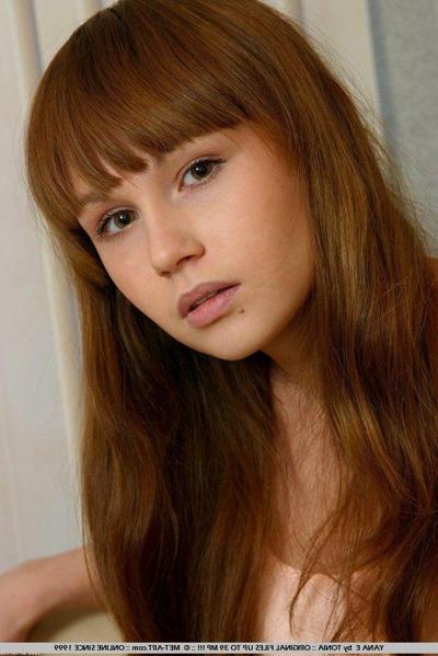 19P Pictures of Yana E spreading for your cock