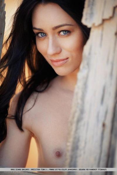 18P Amazing girl Zsanett Tormay strips off her dress in public