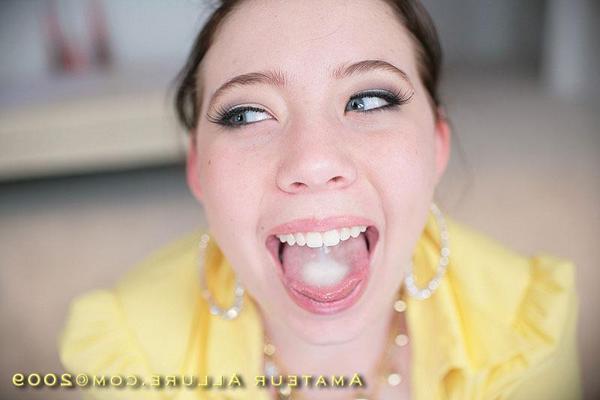 16P ヌードポーズをとって精液のためにペニスをしゃぶる十代の美女