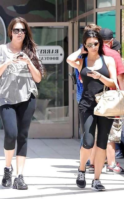 21P Kim Kardashian quitte le gymnase