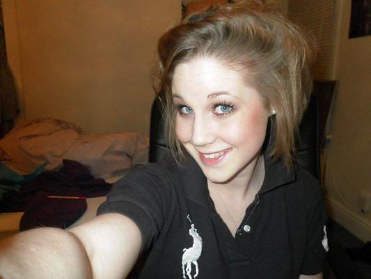 11P Facebook: Cute bare foot teen