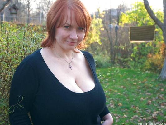 17P Natural busty babe