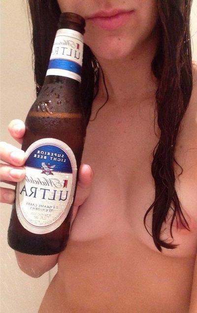 15P Hot college girls go wild on spring break