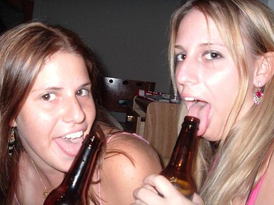 15P Hot college girls get super horny on spring break