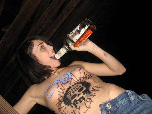 15P Hot college coeds go wild on spring break