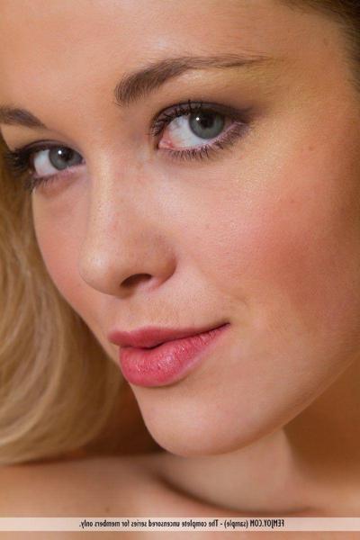 16P Fotos de una joven impresionante totalmente desnuda solo para ti