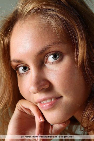 16P セックスする準備ができている超タイトな十代の女の子の写真