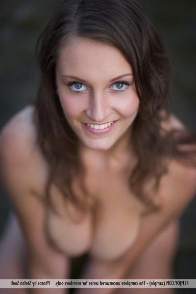 12P Pictures of beautiful teen girls naked in the river