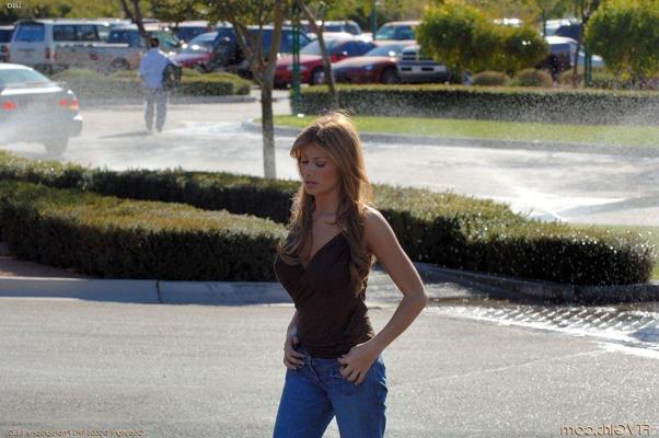 20P Pics of Lisa giving you her hot body to fuck