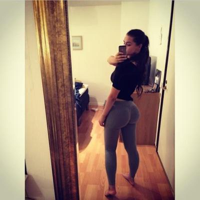 10P Busty amateur hottie displays her massive tits and perfectly round ass