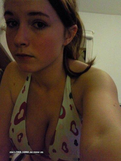 14P Pictures of an adorable busty gf posing sexy on camera