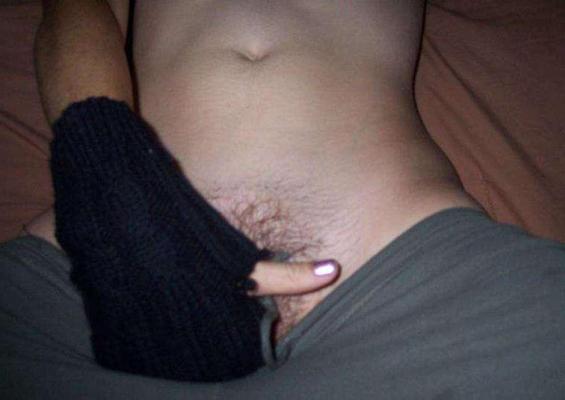 16P Picture set of naughty amateur GFs masturbating on cam