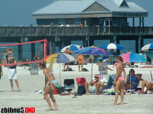 12P Pictures of hot girls in bikinis