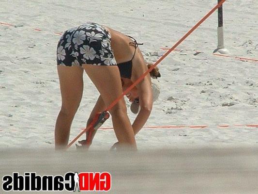 12P Pictures of hot teens in bikinis
