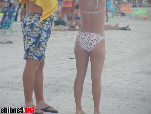 12P Pictures of hot bikini girls caught on camera