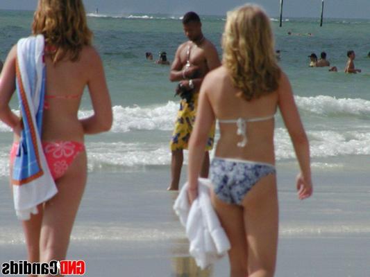 2P Pictures of hot bikini teens caught on cam