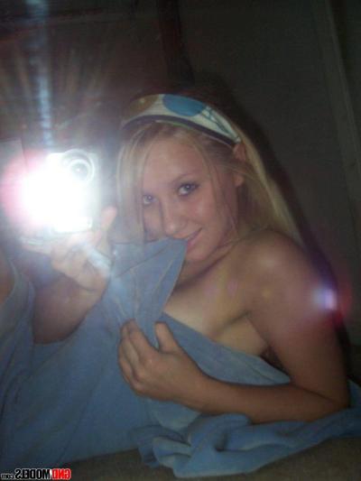 12P Pictures of a crazy-hot blonde girl teasing with her body