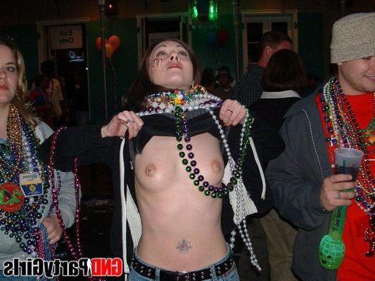 12P Pictures of drunk girls showing their titties