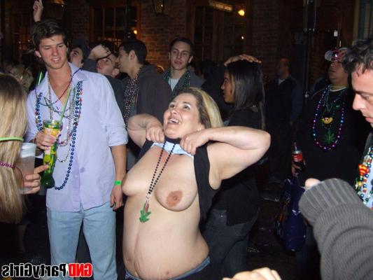 12P Pictures of wild teens flashing on mardi gras