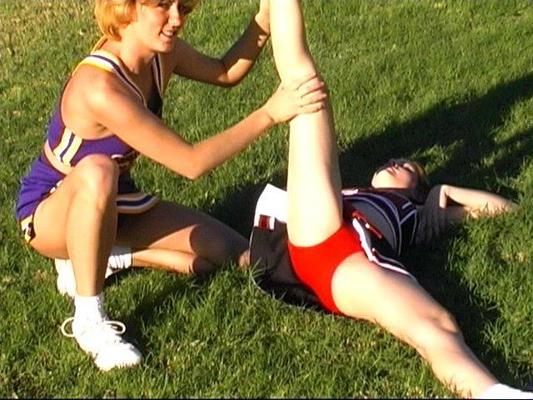20P Pictures of two hot cheerleaders practicing their moves outside