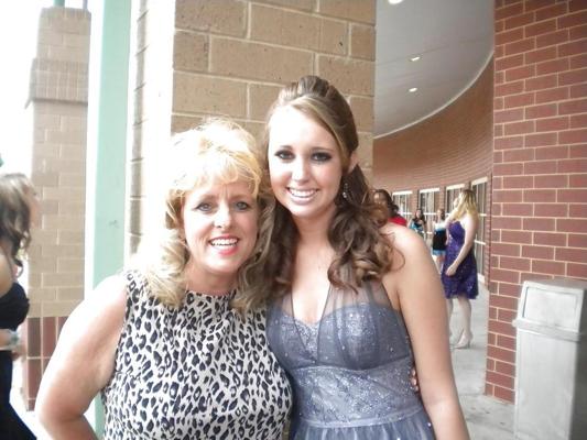18P Single Mom & daughter's friend