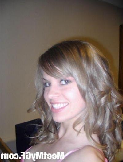 15P Pictures of hot girlfriends showing off