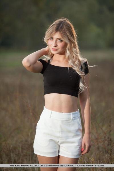 18P Teen hottie Shelby shows you her hot nude body on a boat
