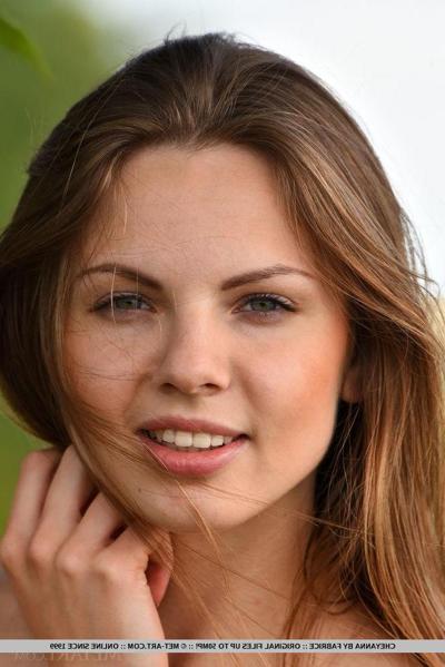 18P Beautiful girl Cheyanna invites you on a private picnic outside