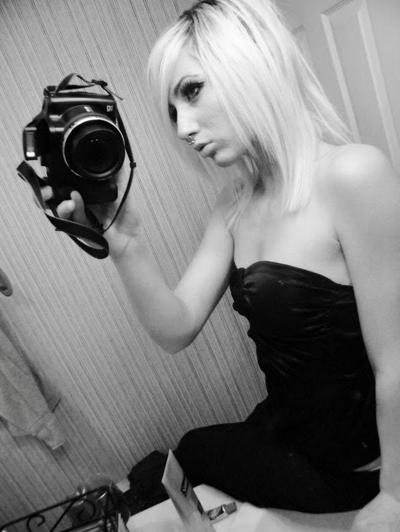 10P Hot amateur scene babes posing sexy for their cameraphones