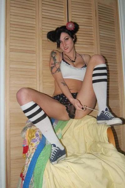 10P Hot amateur alternative babes being sexy while posing