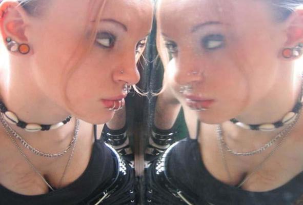 16P Picture set of an amateur hot punk rocker gf getting naughty on camera