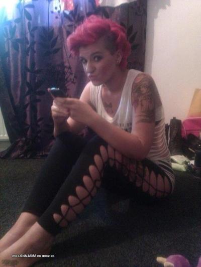 14P Pictures of naughty alternative girlfriends showing off on cam
