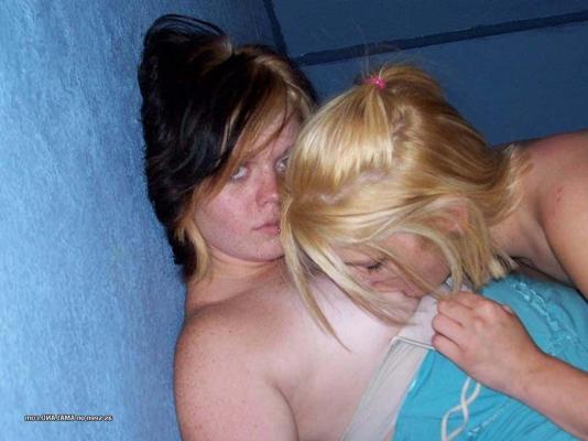 16P Pictures of hot girlfriends experimenting with pussy