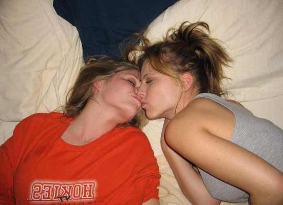 15P Bilder von lesbischen Freundinnen, die es treiben