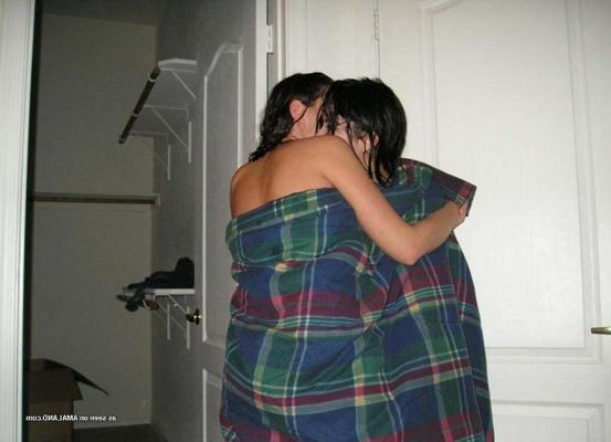 16P Pictures of lesbian girlfriends showering together
