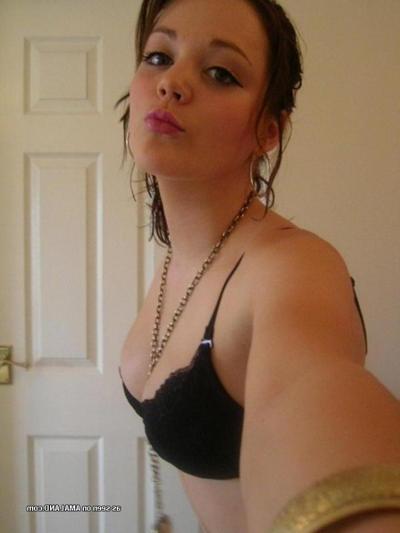 14P Collection of a gorgeous non-nude chick camwhoring at home