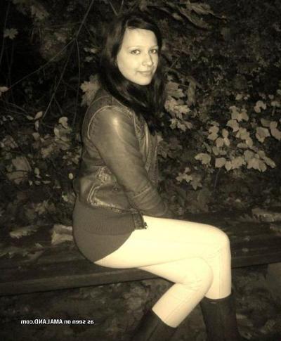 14P Selection of non-nude sexy girlfriends posing for the cam