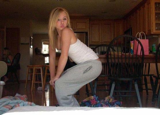 16P Collection of a cute amateur blondie's selfpics