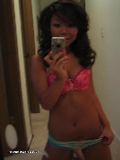 14P Tattooed non-nude girlfriend camwhoring at home