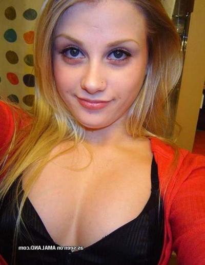 16P Nice steamy collection of an amateur sexy blondie's hot selfpics
